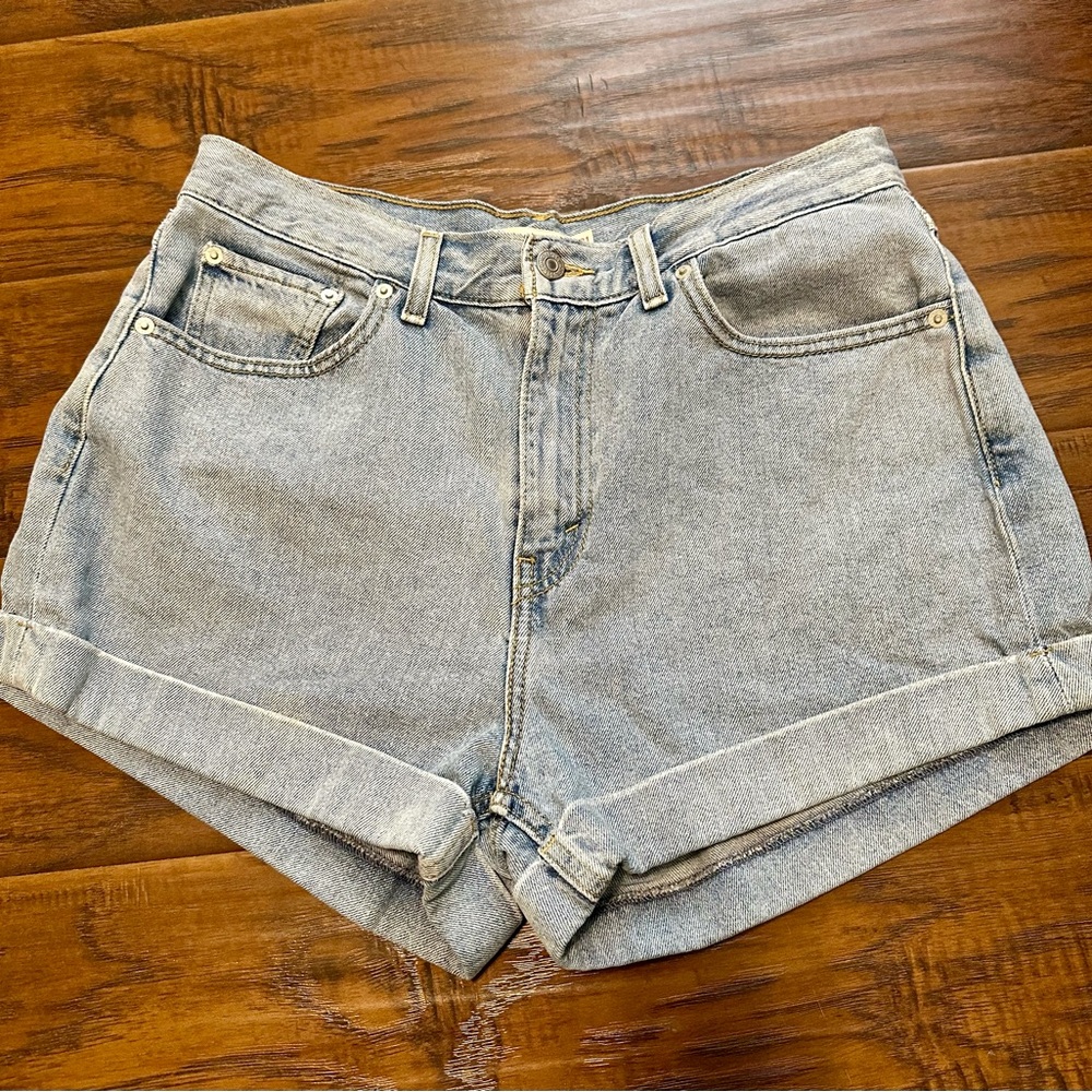 Levi’s mom A-line Jean Shorts size 31